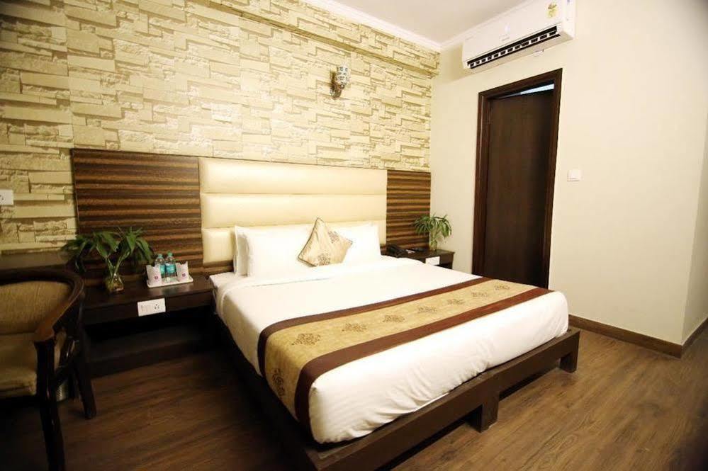 Oyo 1227 Hotel Rousha Inn Ghaziabad Exterior foto