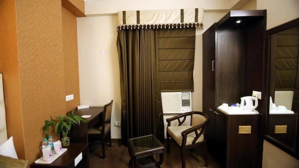 Oyo 1227 Hotel Rousha Inn Ghaziabad Exterior foto